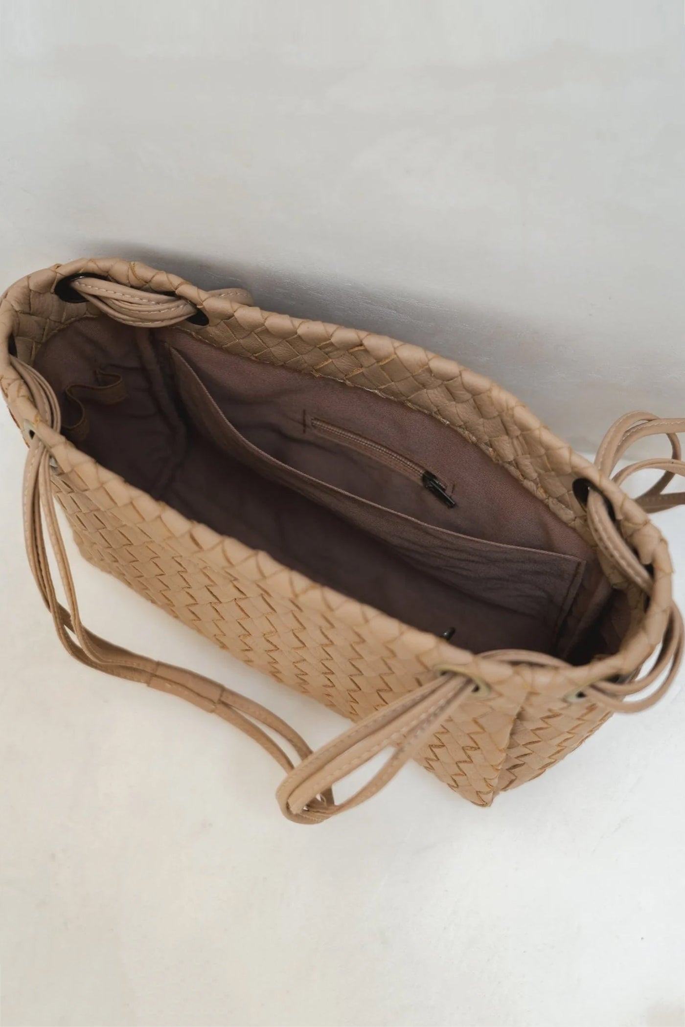 MANDRN Leo Woven Bag